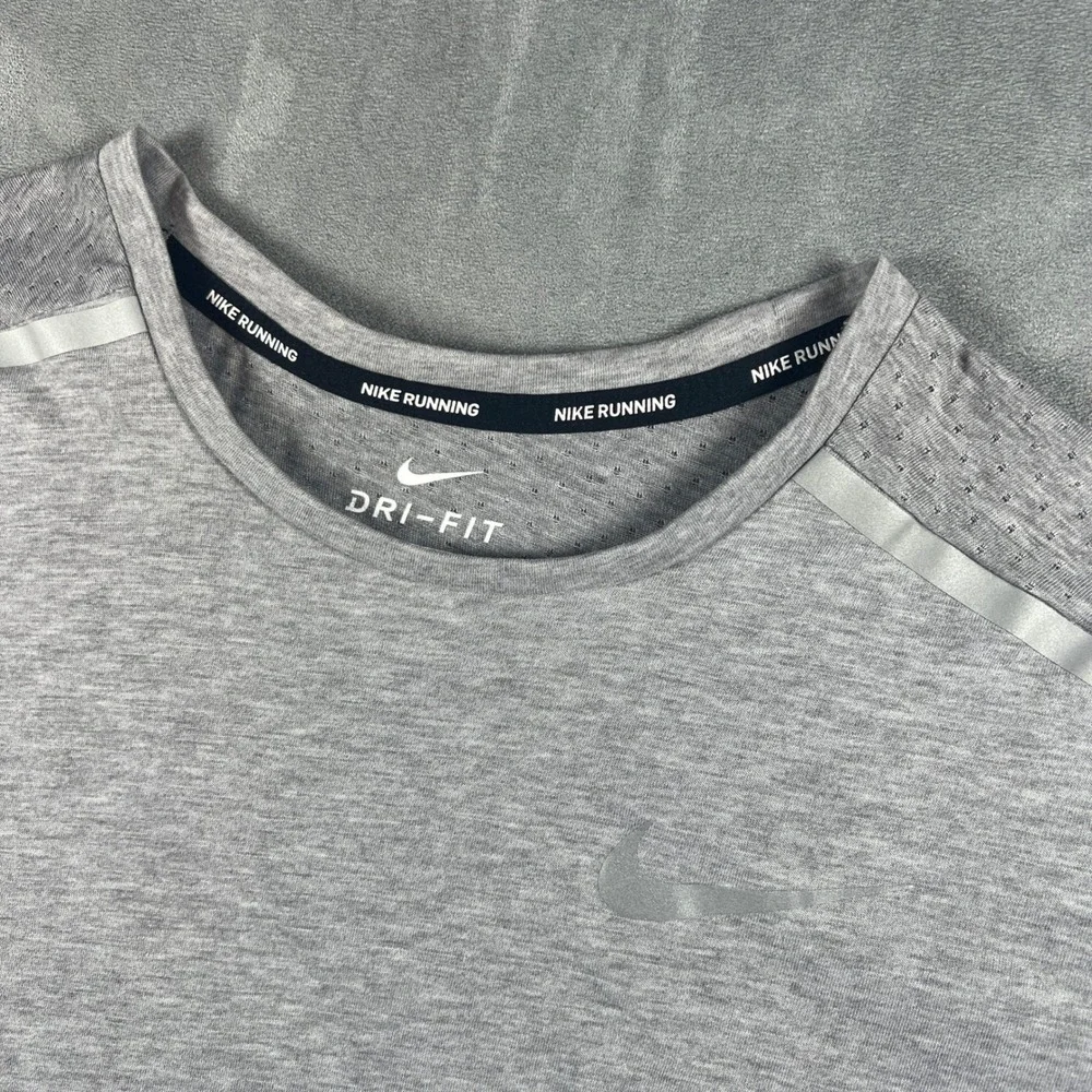 Nike Running Dri-FIT Short Sleeve Shirt Womens Medium Gray Reflective